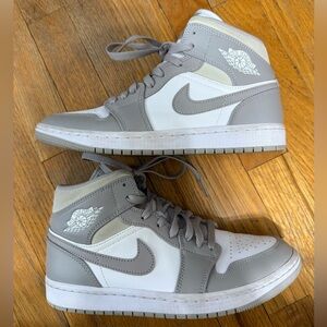 Air Jordan 1 Mid - College Gray